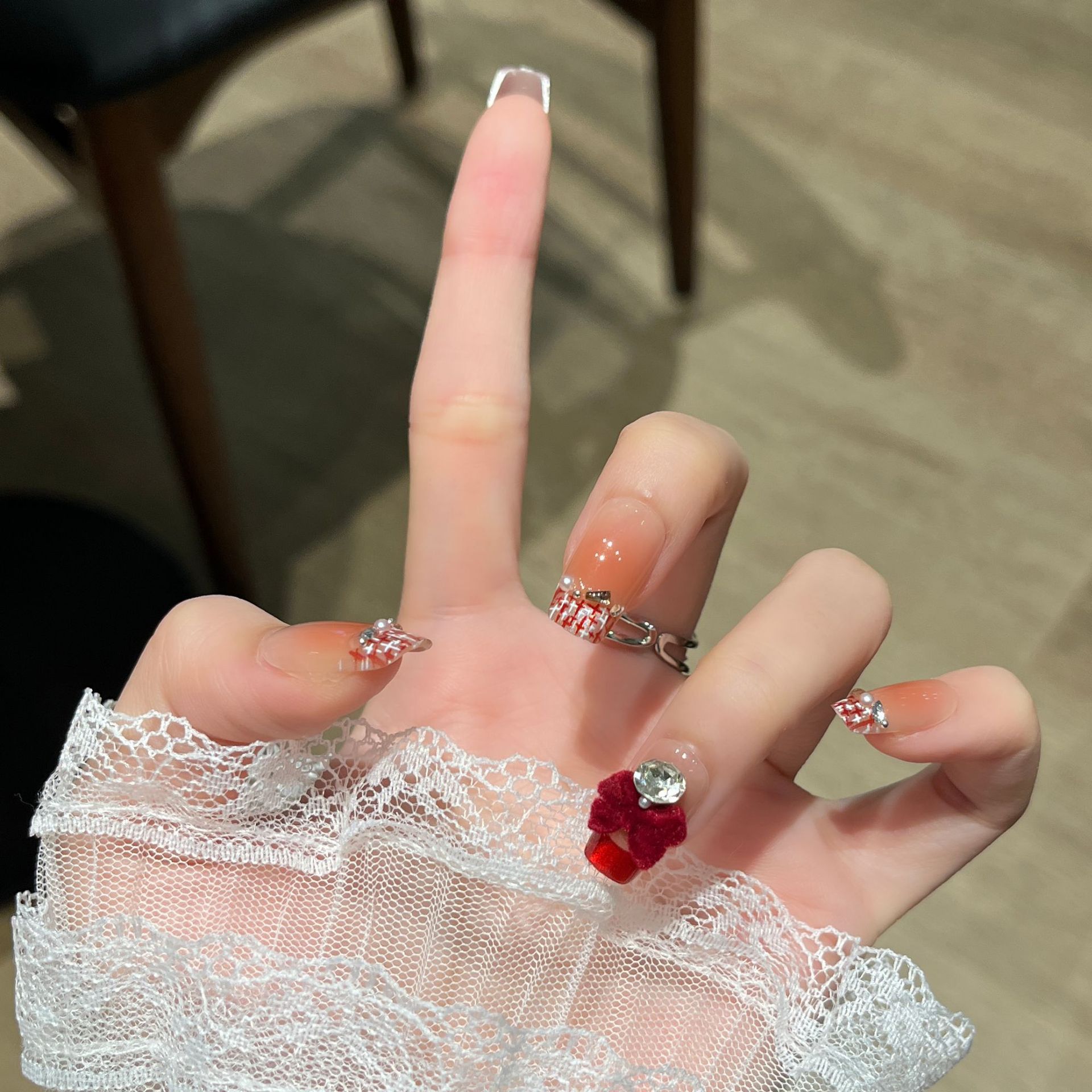 Año Nuevo rojo perfumado manicure vestir arco de lana de uñas blanquear parches de uñas falsas hechas a mano manicure francés
