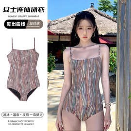 泳衣女2025连体比基尼复古条纹遮肉显瘦性感小胸聚拢温泉度假泳装