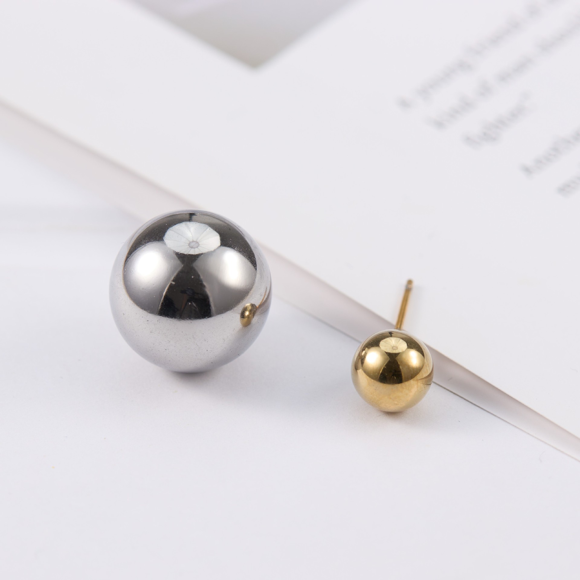 All Seasons Season Women's Gender 1 Pair Simple Style Solid Color Plating Titanium Steel Ear Studs
