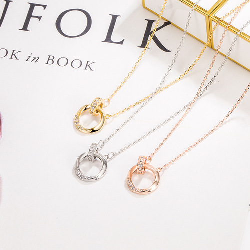 Diamond-encrusted double-ring Möbius ring couple necklace, a pair of men and women's light luxury niche high-end Valentine's Day gift