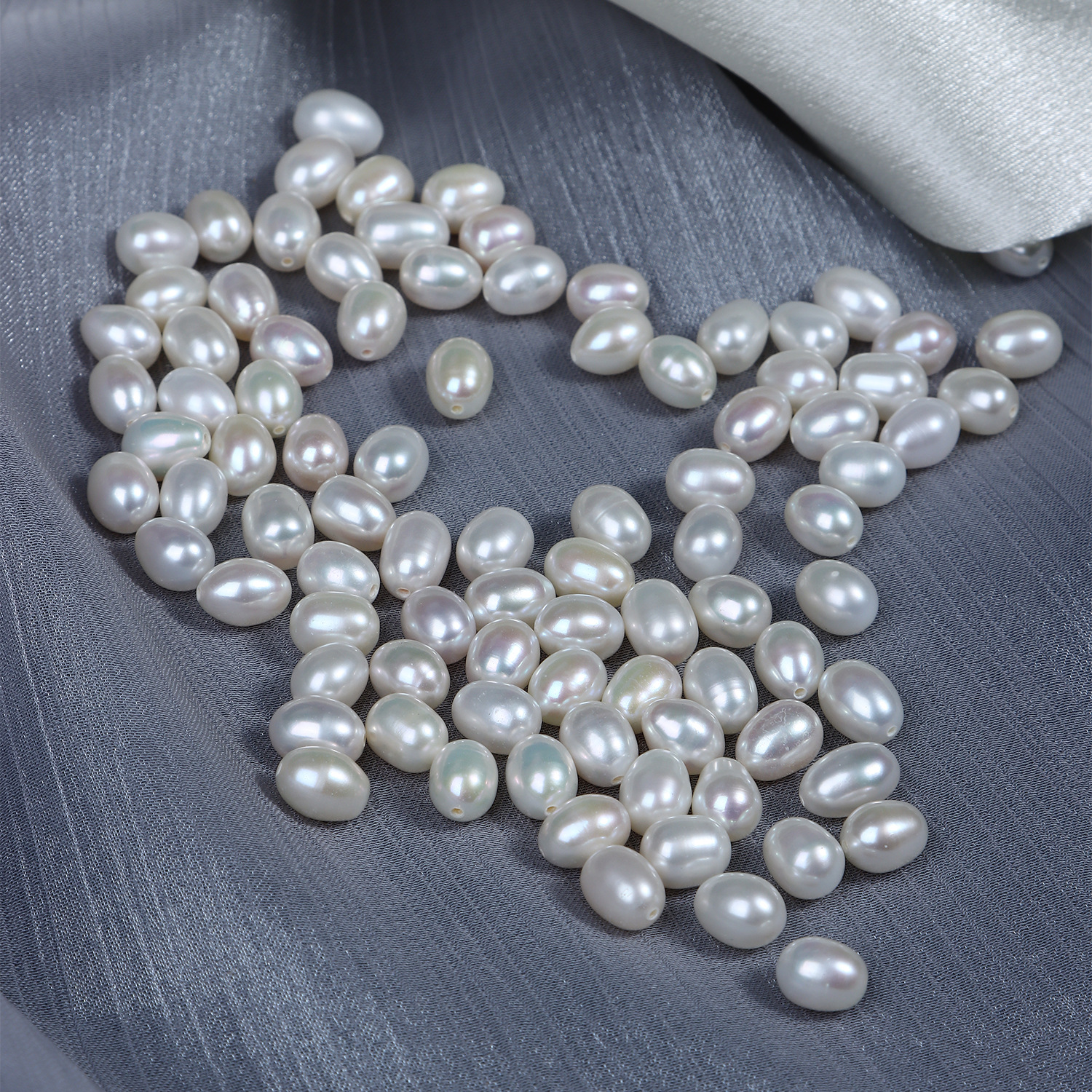 A 7mm half-hole freshwater pearl pendant earring DIY bracelet