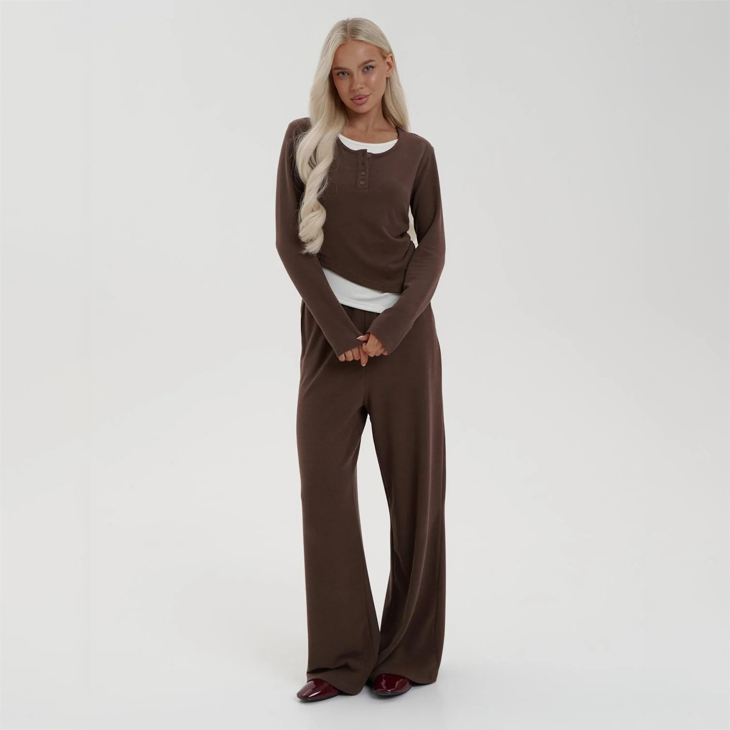 ​Effortless Two-Piece Set – Asymmetrical Hem Top + Straight-Leg Pants With Raw Seam Detailing (S-L, Black/Brown)_ecoleips.com