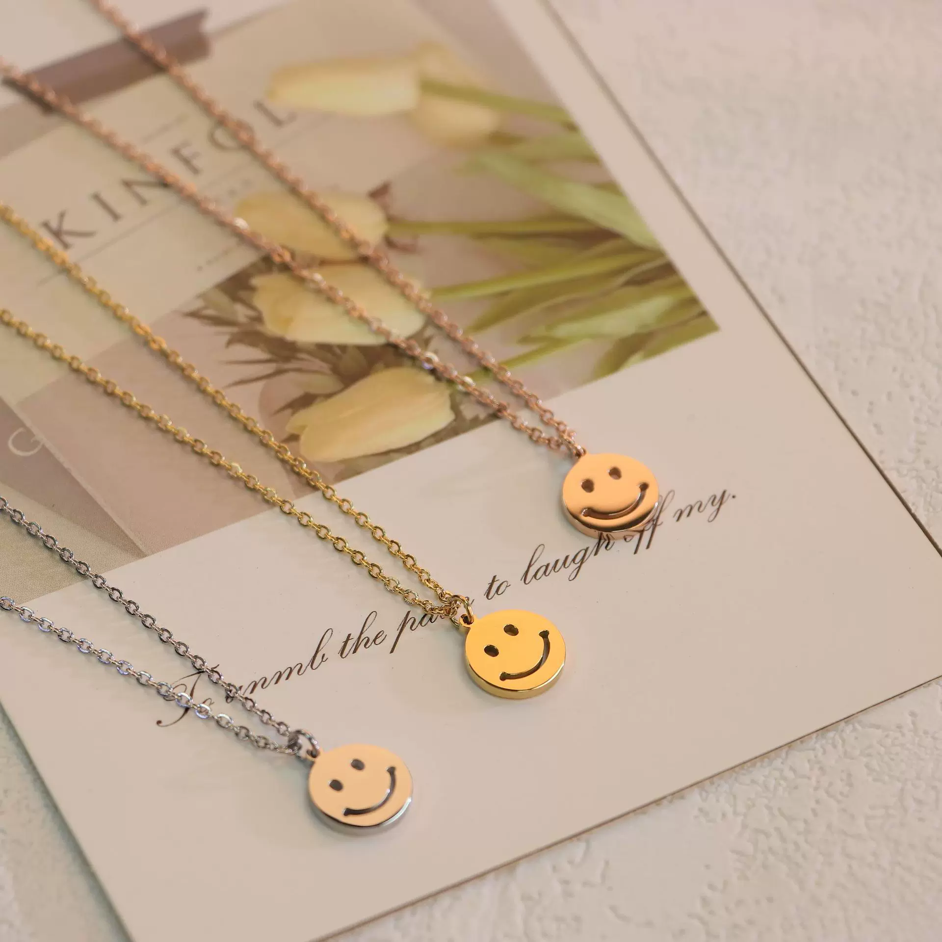 韩版笑脸小众吊坠钛钢女百搭高级感不掉色项链轻奢简约时尚饰品新
