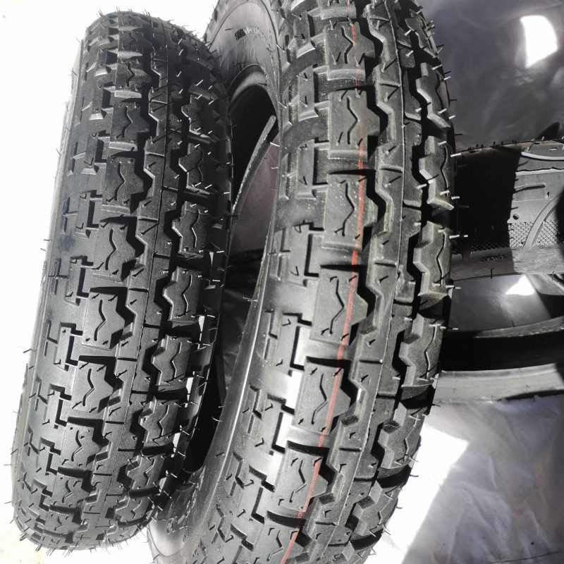 Vehículo eléctrico con neumáticos nuevos / - Vacuo neumático