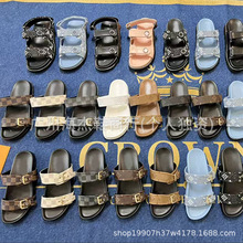 驴家皮带扣厚底拖鞋女夏季新款两带字母老花布休闲一字带凉拖外穿