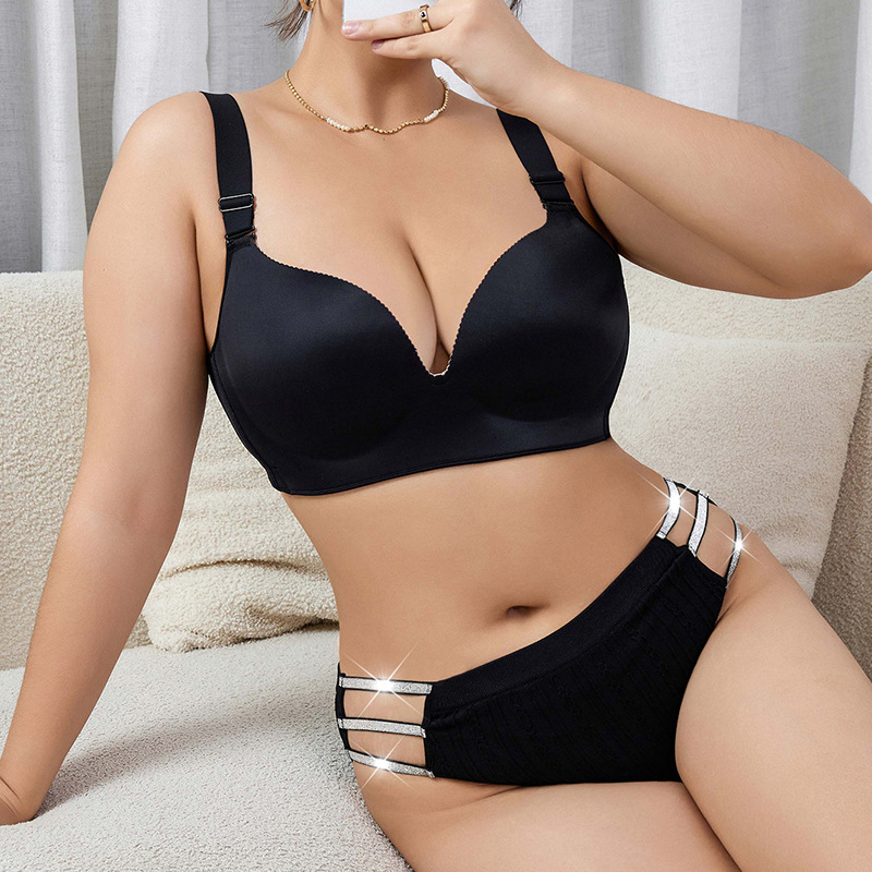 欧米の女性の大きいサイズの下着はシームレスに透かしを開けます。|undefined