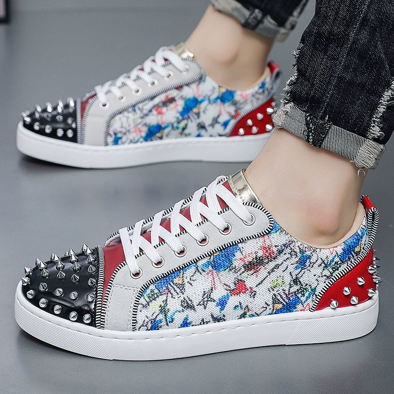 2025 новых осенних кроссовок в уличном стиле для мужчин, модные повседневные туфли с шипами, стильная молодежная обувь.