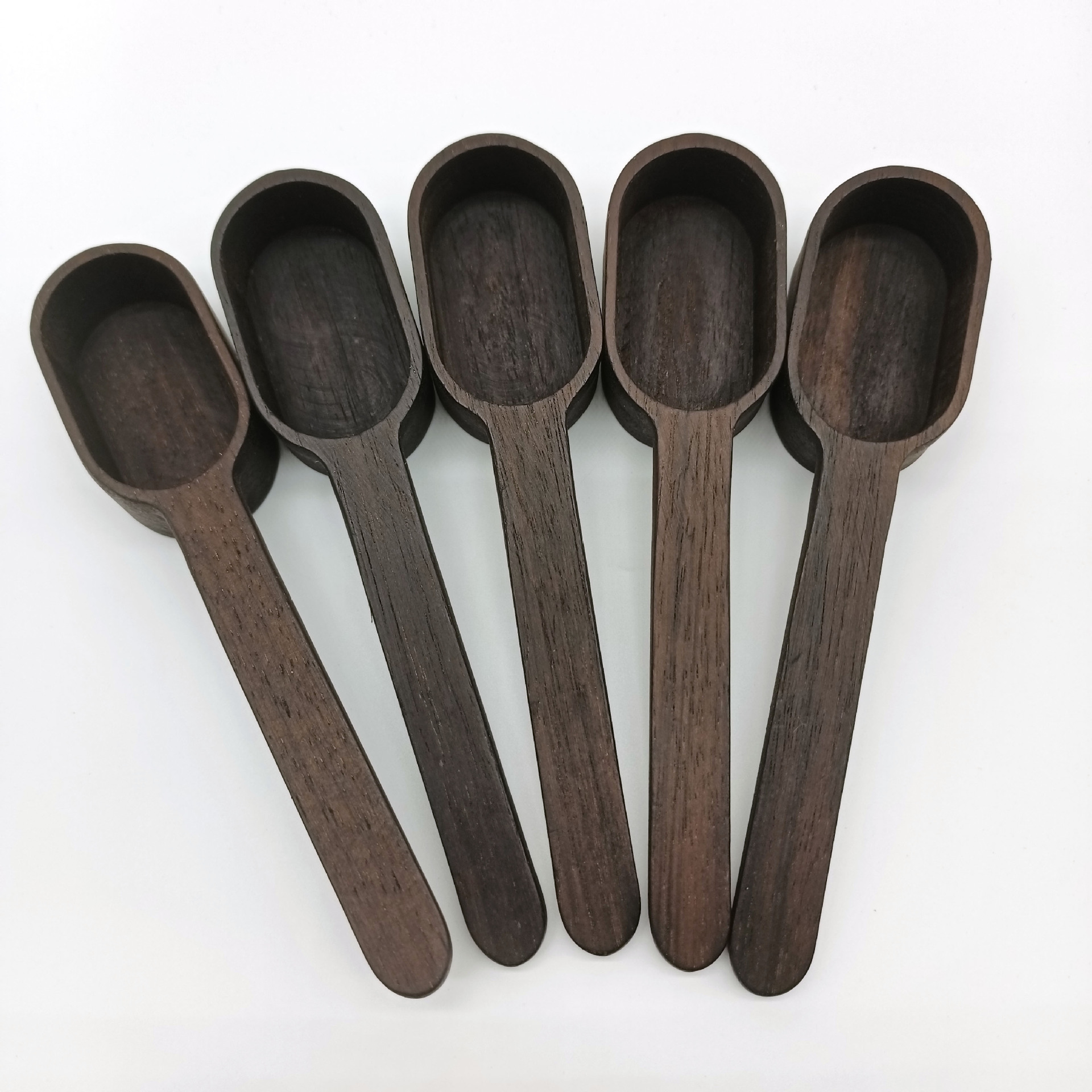 Suministro directo de fábrica suministro transfronterizo cuchara de madera de nogal negro leche en polvo marrón cuchara cuantitativa cuchara de madera maciza de café