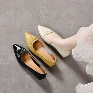Flat Shoes for Women 2025 Autumn New Pointed Toe Shallow Mouth Slip-On Loafers Simple and Elegant Beaded Shoes with Skirt