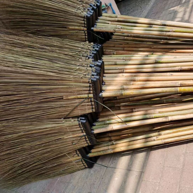 Handmade Indonesian Kwai Sanitation Broom Factory Yard Cleaning Broom Road Street Outdoor Cleaning Wholesale Environmental Protection