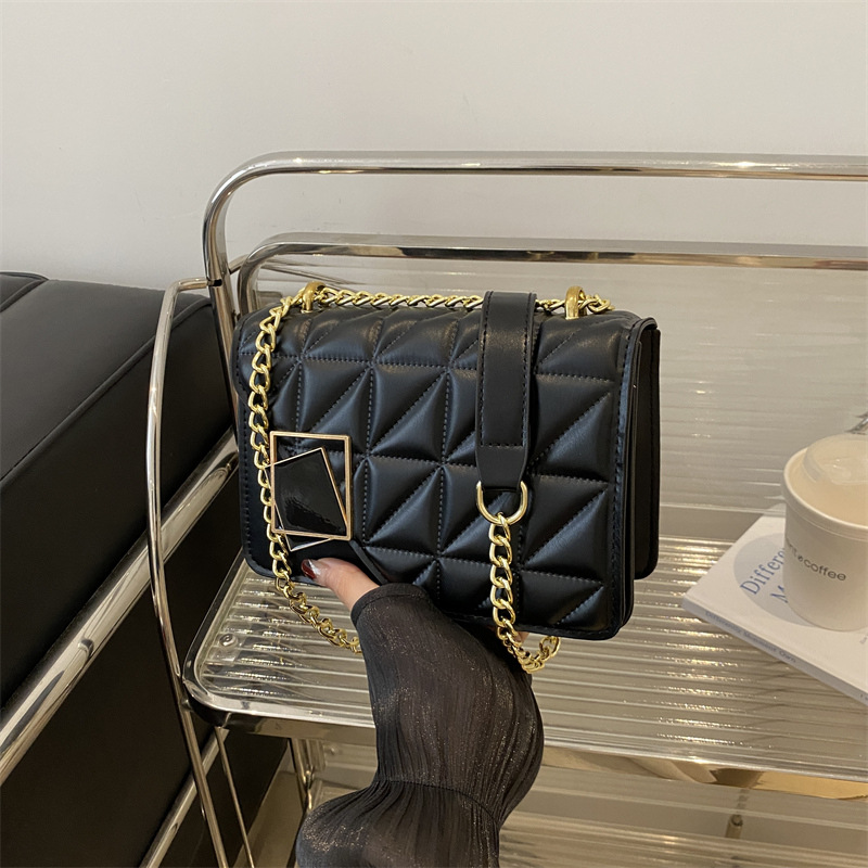 Línea bordada de color sólido 2024 invierno nueva moda moda moda retro ocio simple cadena mochila bolso de hombro