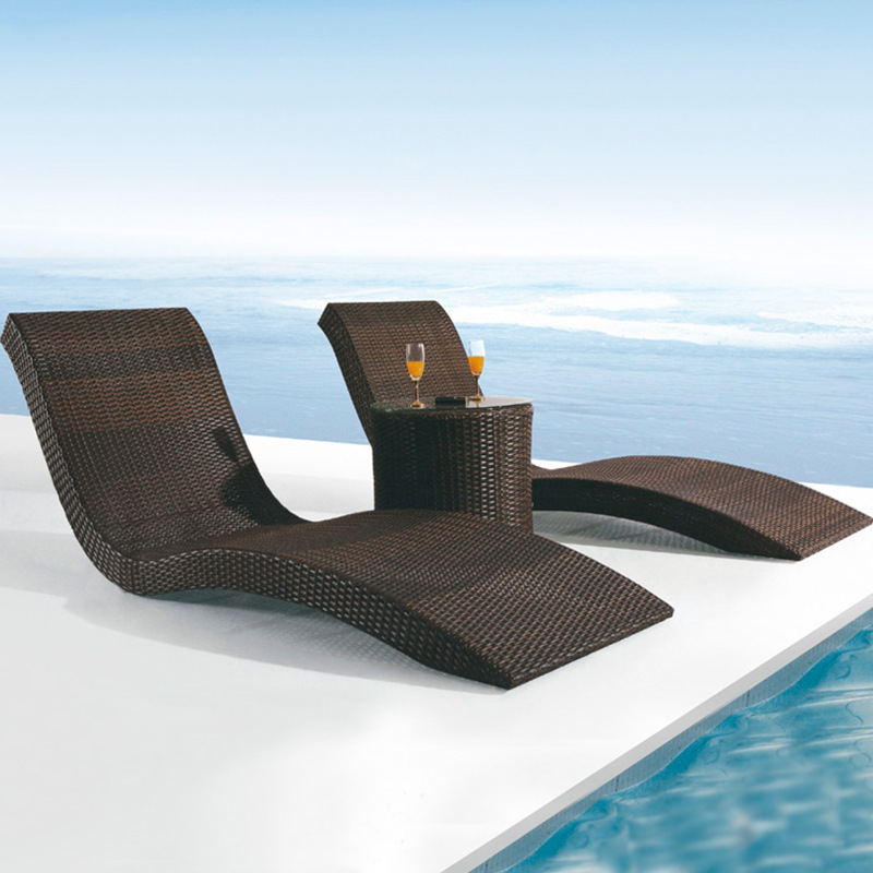 户外休闲游泳池沙滩躺床躺椅酒店庭院PE仿藤带伞户外藤编躺椅家具