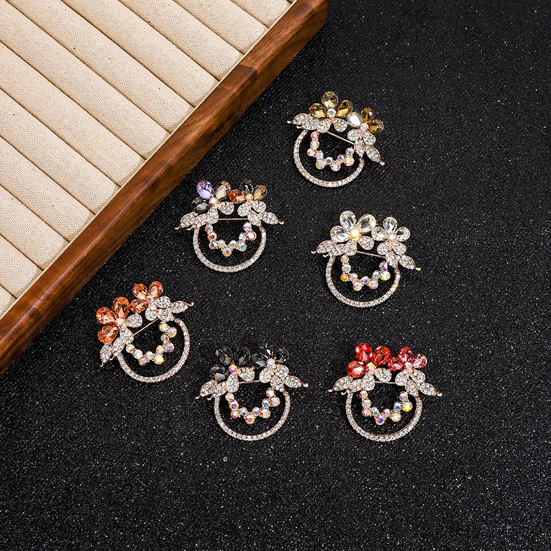 Brooch Women's Silk Scarf Buckle All-match Dual-purpose High-grade T-shirt Corner Pin Hem Knot Korean Decorations