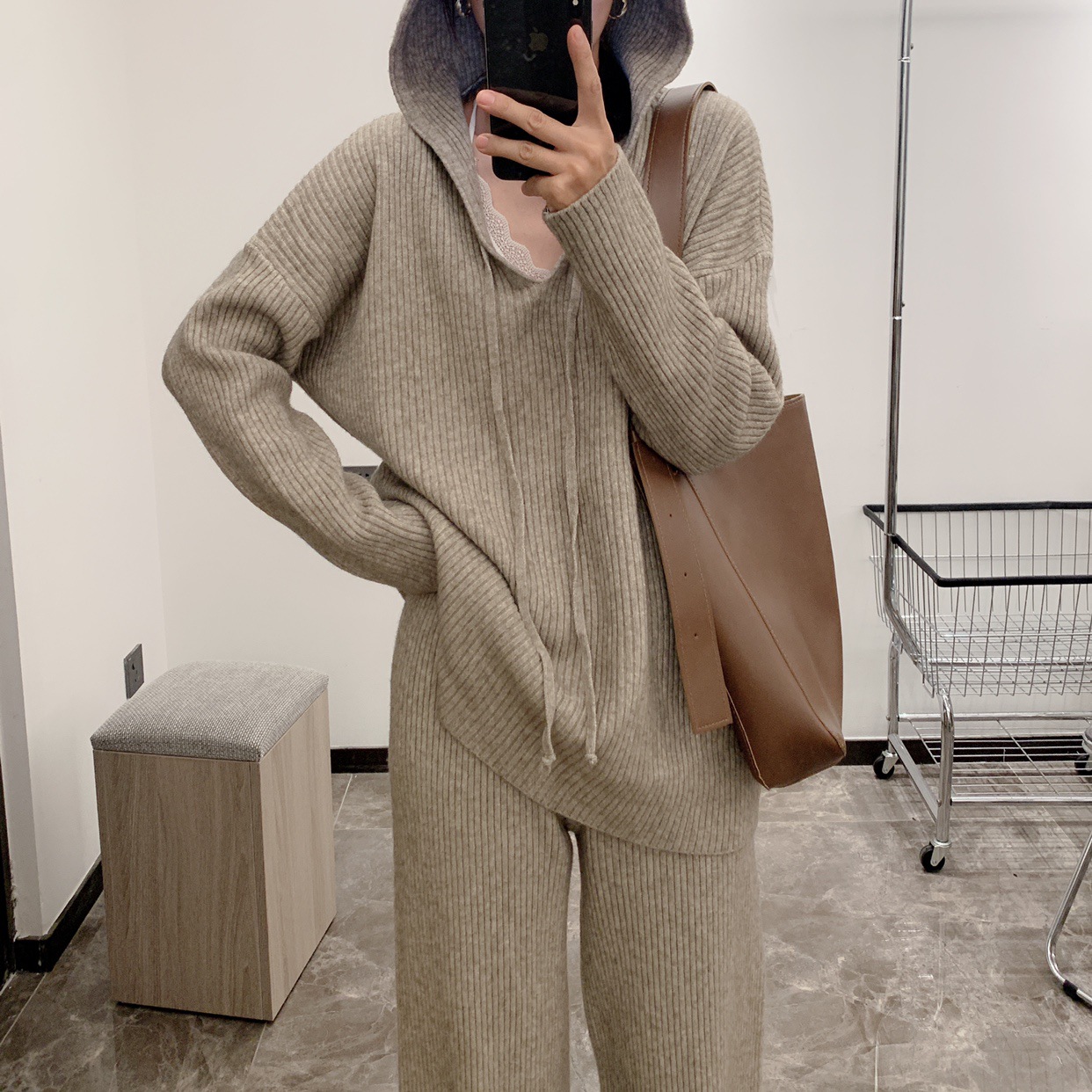 Demi-season sweater