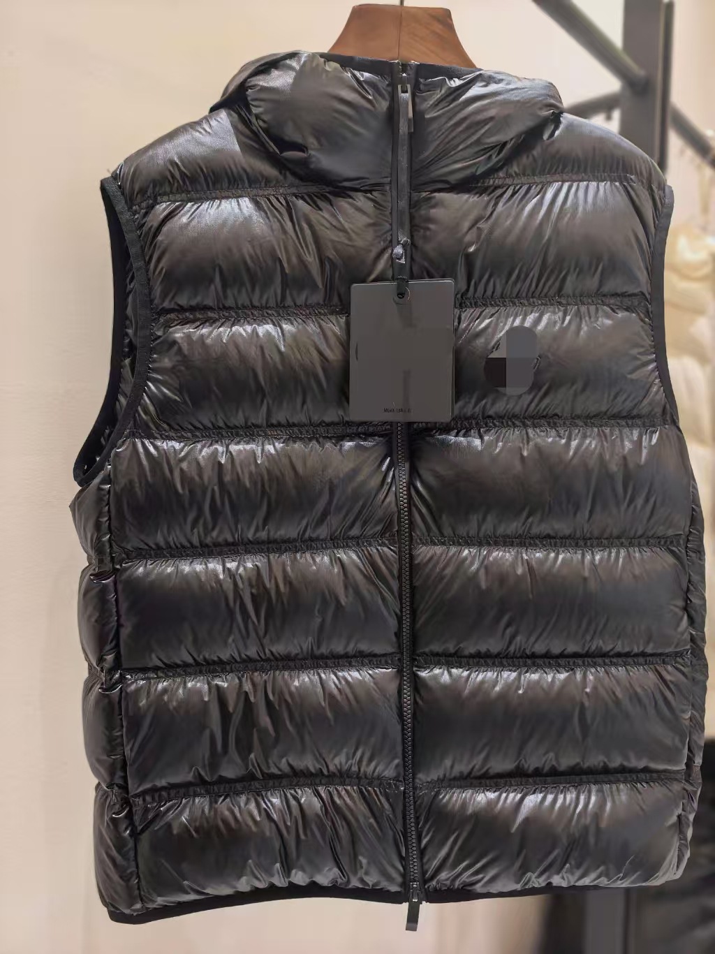 2026 new black hooded down vest for women, autumn and winter, shiny, windproof, warm, sleeveless outerwear