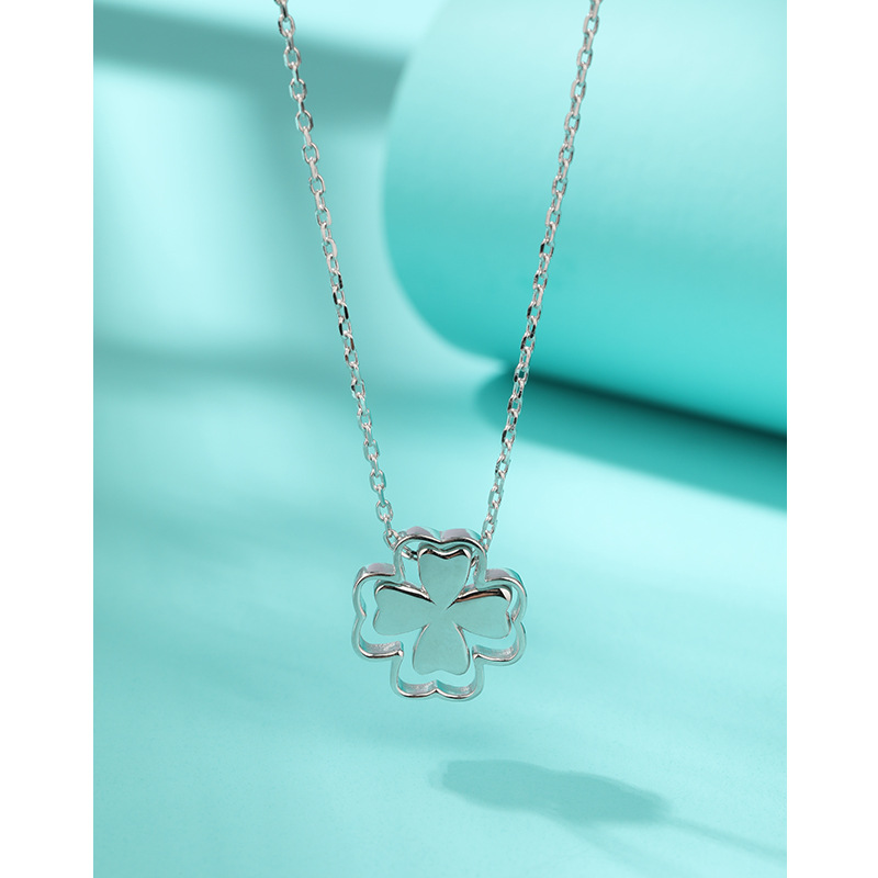 925 plata esterlina collar de cuatro hojas para mujeres de nicho versátil simple colgante de flores coreana cadena de clavícula para el Día de la Madre