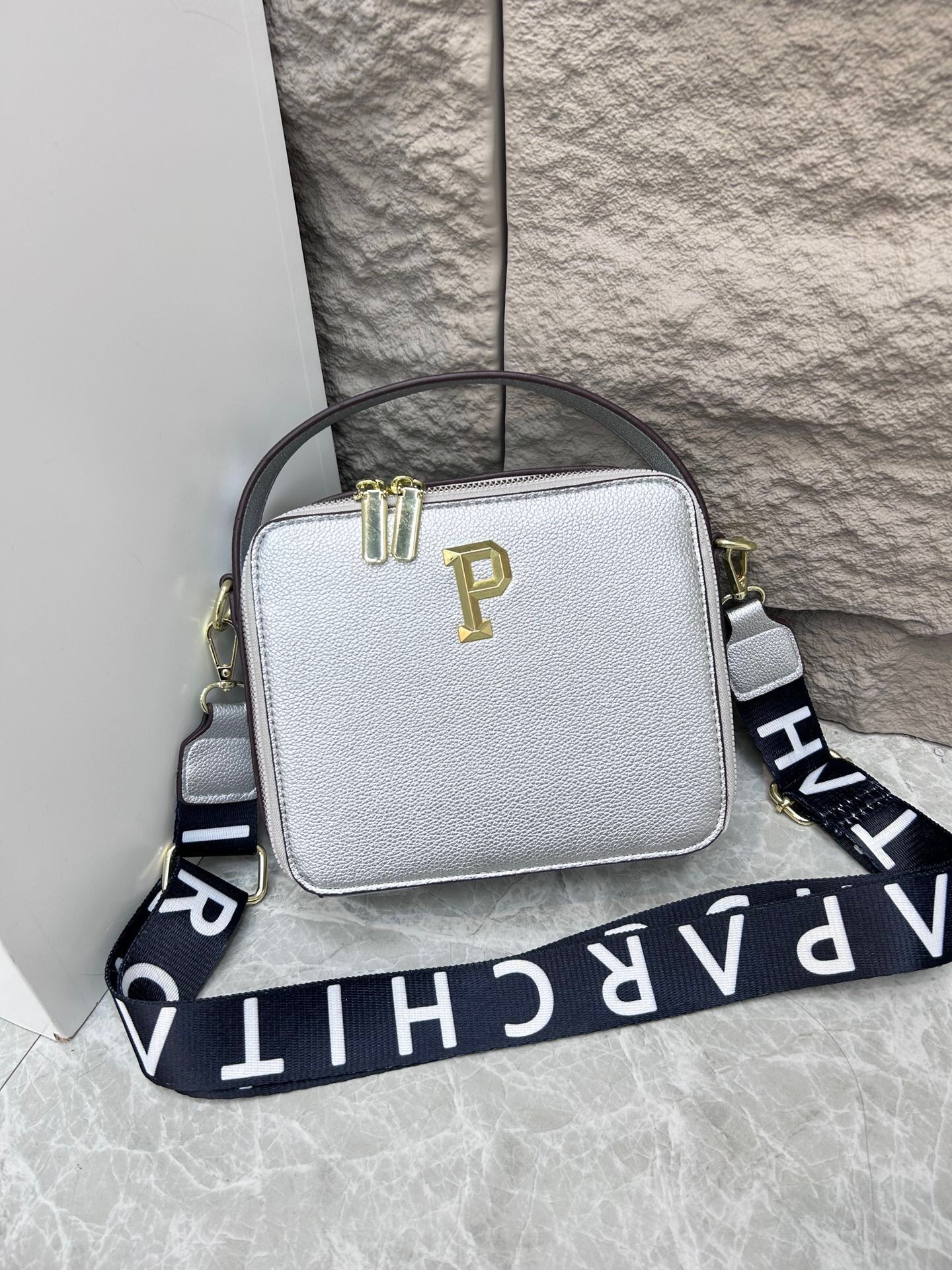 Amazon transfronterizo 2024 nuevo bolso de caja de letras de moda de mujeres p estilo europeo y americano calle de hombro mochila