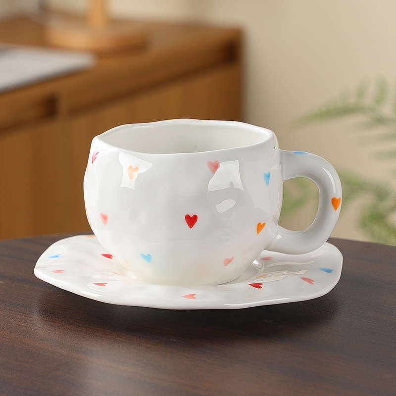Estilo coreano inswind mano flor cerámica taza de café y plato conjunto taza de té de la tarde pequeñas flores pintadas a mano taza un plato