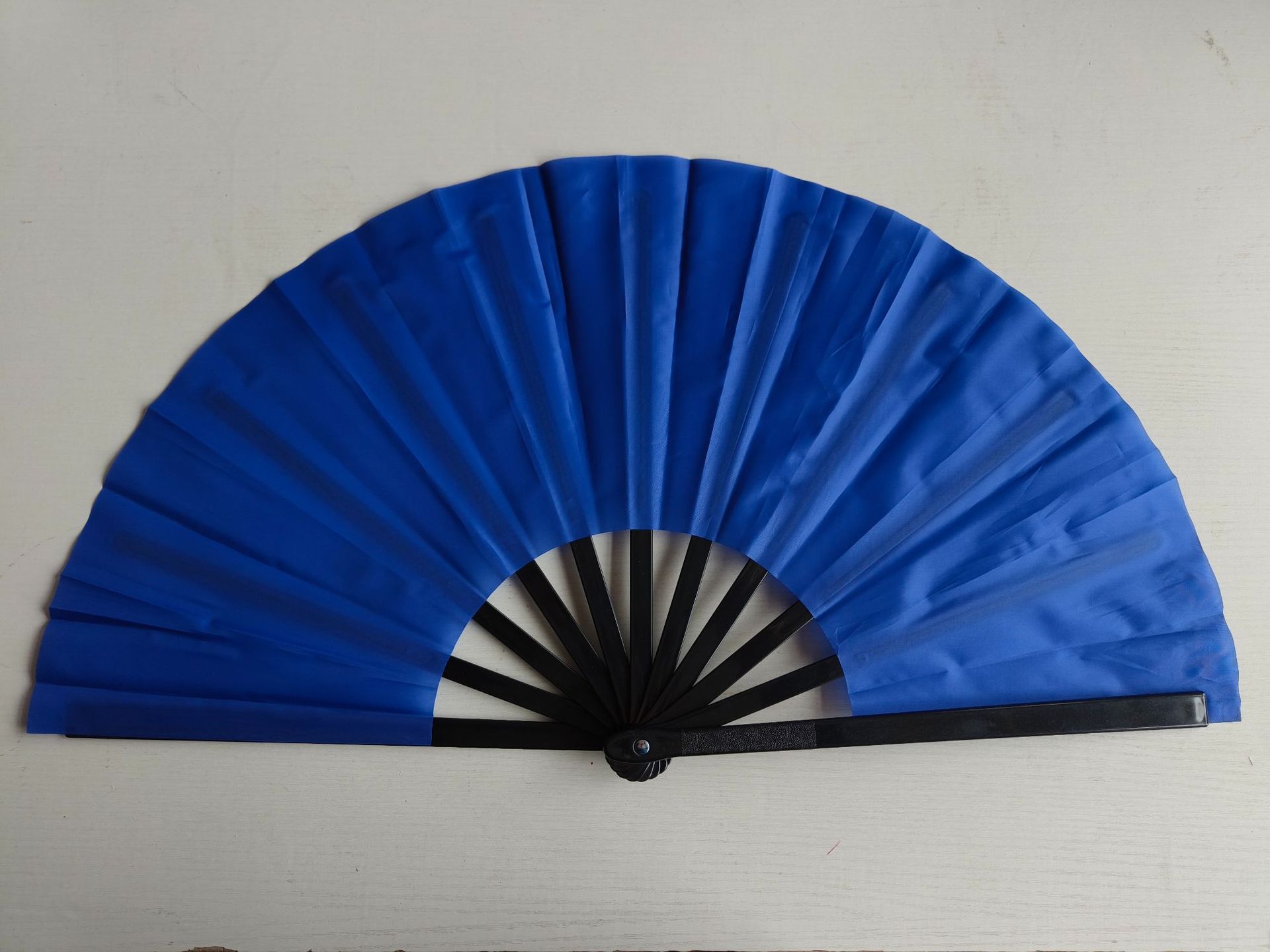 Abanico de plástico plano de color sólido de verano transfronterizo, accesorios de baile, abanico plegable, abanico fresco publicitario de superficie lisa plegable de 7 pulgadas