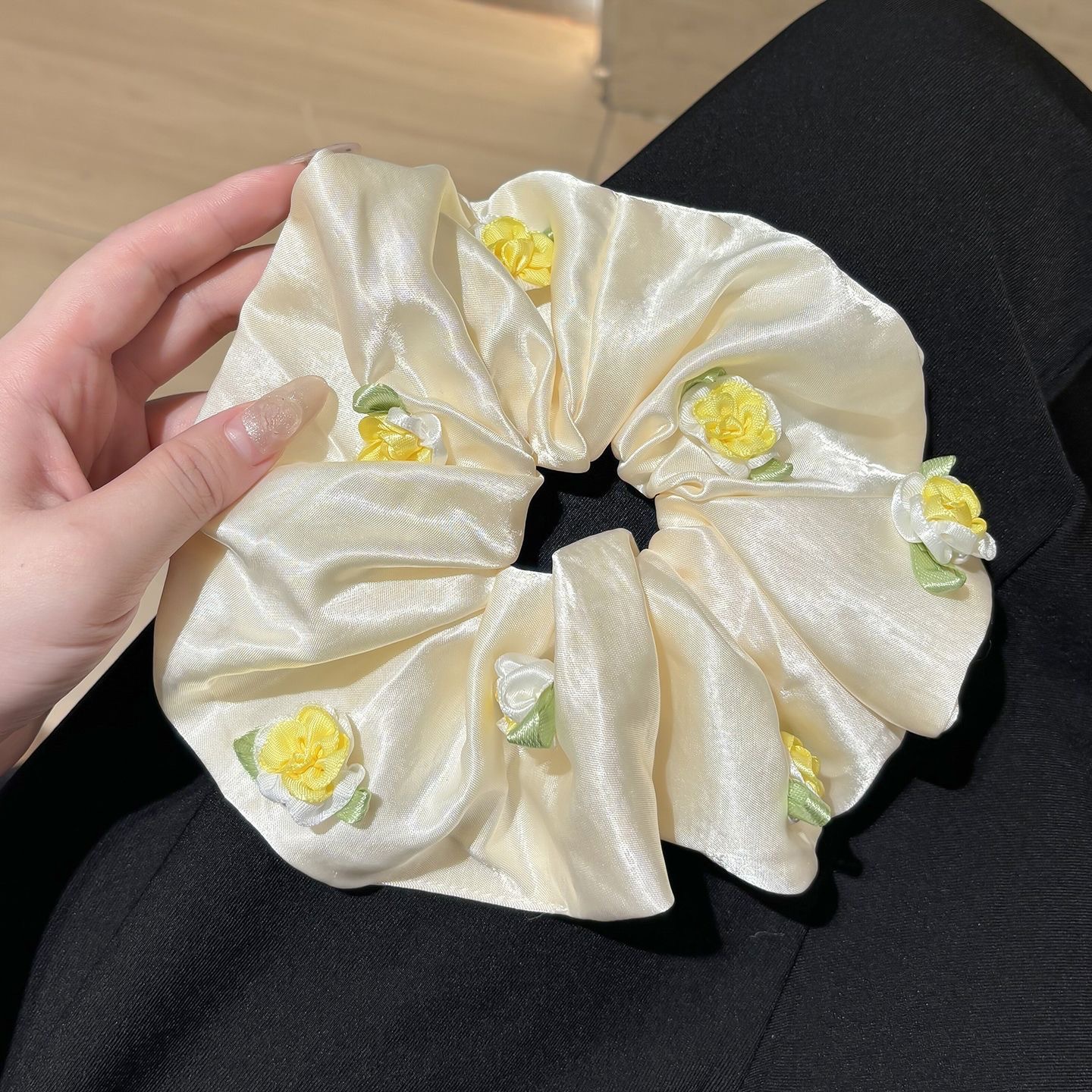 89# cream yellow 3d rose satin ribbon, approximately 19cm