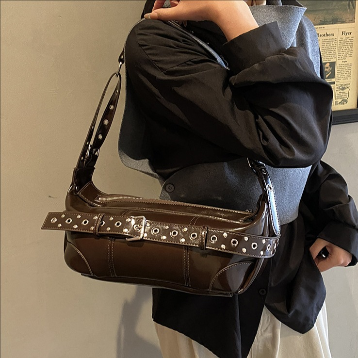 Bolsas de viaje transfronterizas nicho de mujer punk estilo de hombro bolsas de brazo 2025 nuevas bolsas de palos casuales