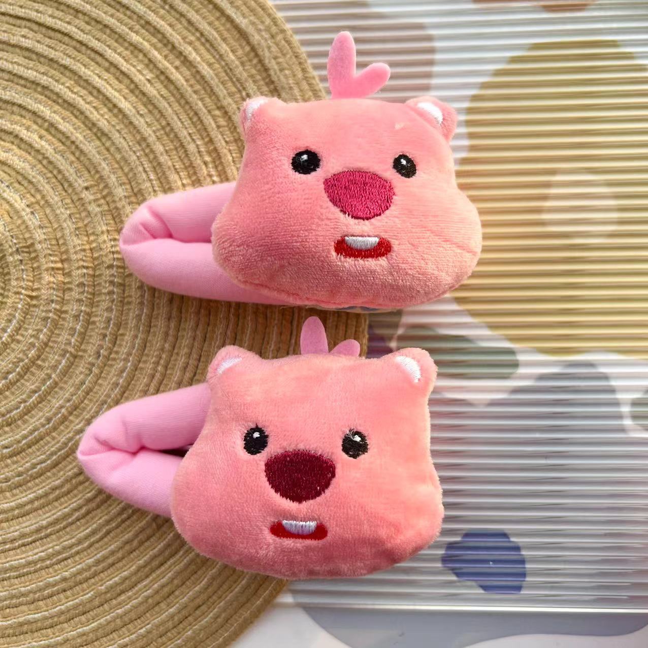 Otoño y invierno nuevo loopy pequeño castor peluche intestino grueso anillo de pelo rosa corazón de la niña oso anillo de pelo adornamiento para el pelo