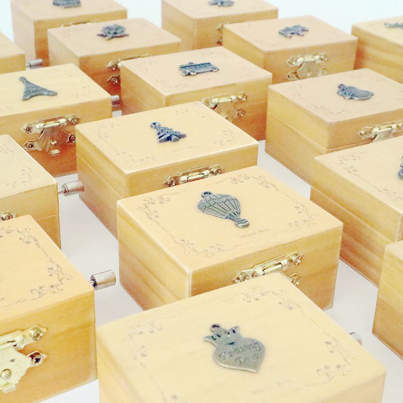 Retro Mini Music Box with Metal and Wood Hand-Crank Music Box, Cute Gift, Student Gift Wholesale