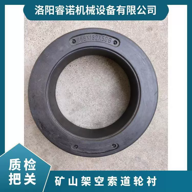 Подземный автомобиль обезьяны в угольной шахте