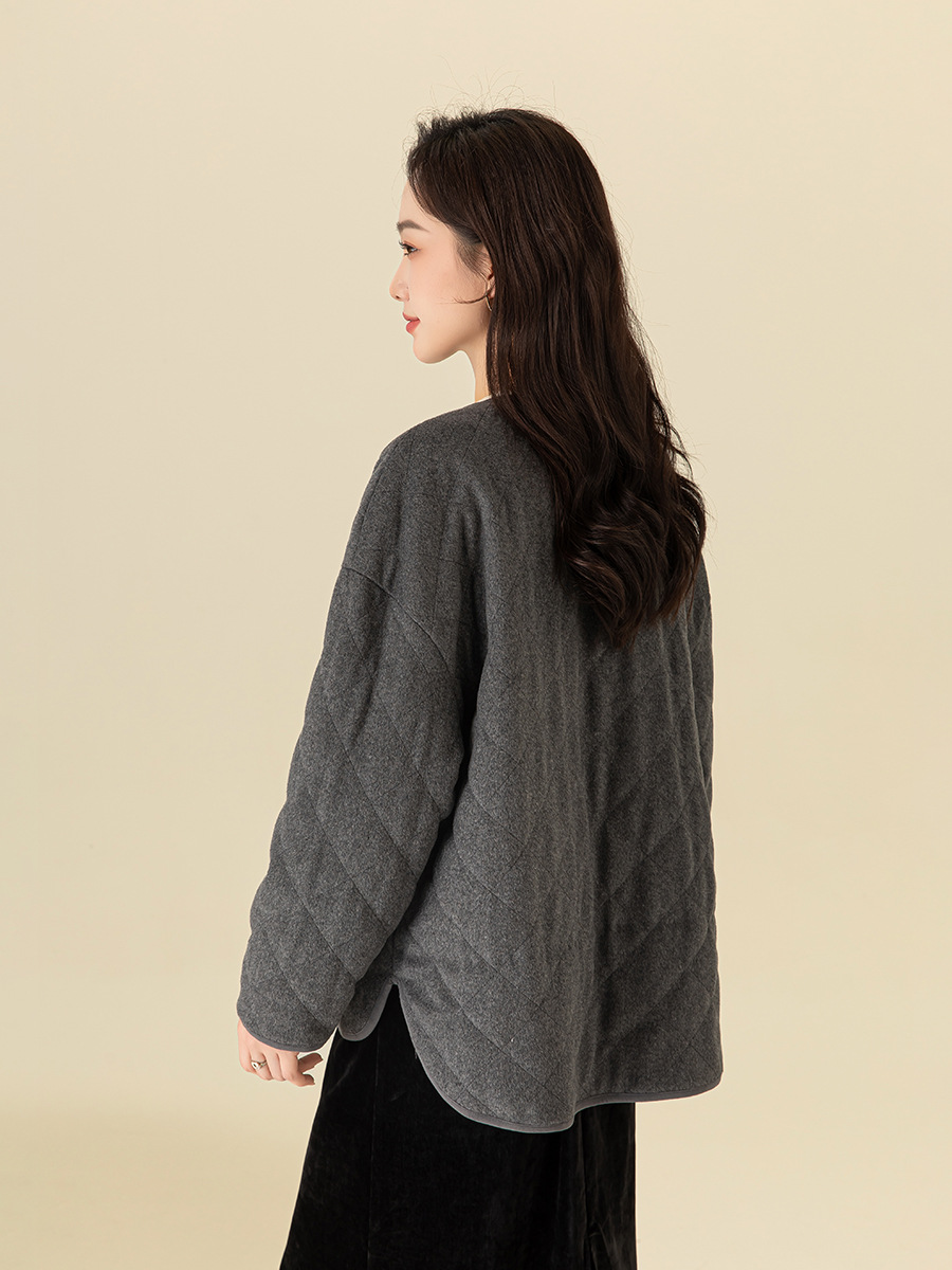 Áo khoác cardigan dáng dài cổ V họa tiết kim cương hai túi, 90% lông vũ trắng — Xám mã não
