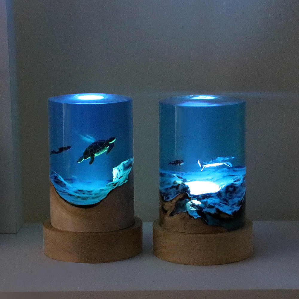 Handmade Micro Landscape Ornaments Ocean Turtle Whale Shark Diver Creative Desktop Cylinder Solid Wood Resin Night Light