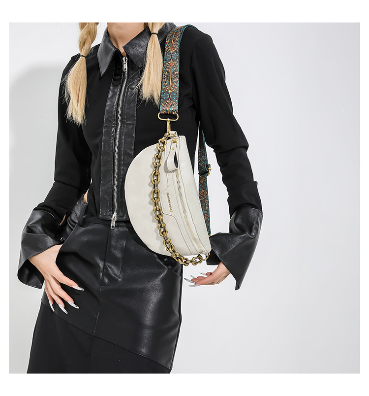 Mala tiracolo elegante para mulher com alça larga e corrente_voghion.com