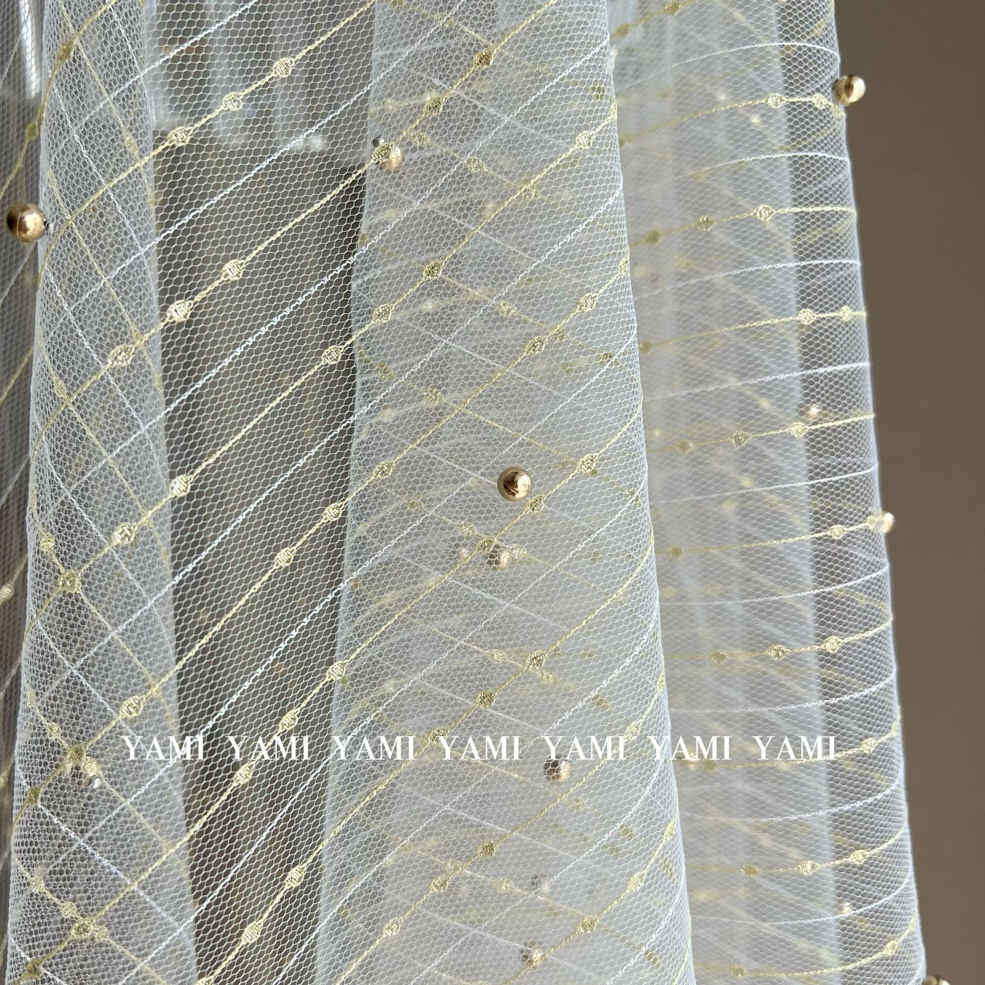 En stock al por mayor barra vertical círculo con incrustaciones de oro de seda jacquard malla perla artesanía malla tela de encaje