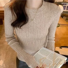 オート麦の色は身を修めてやせているメリヤスの底のシャツを現します。