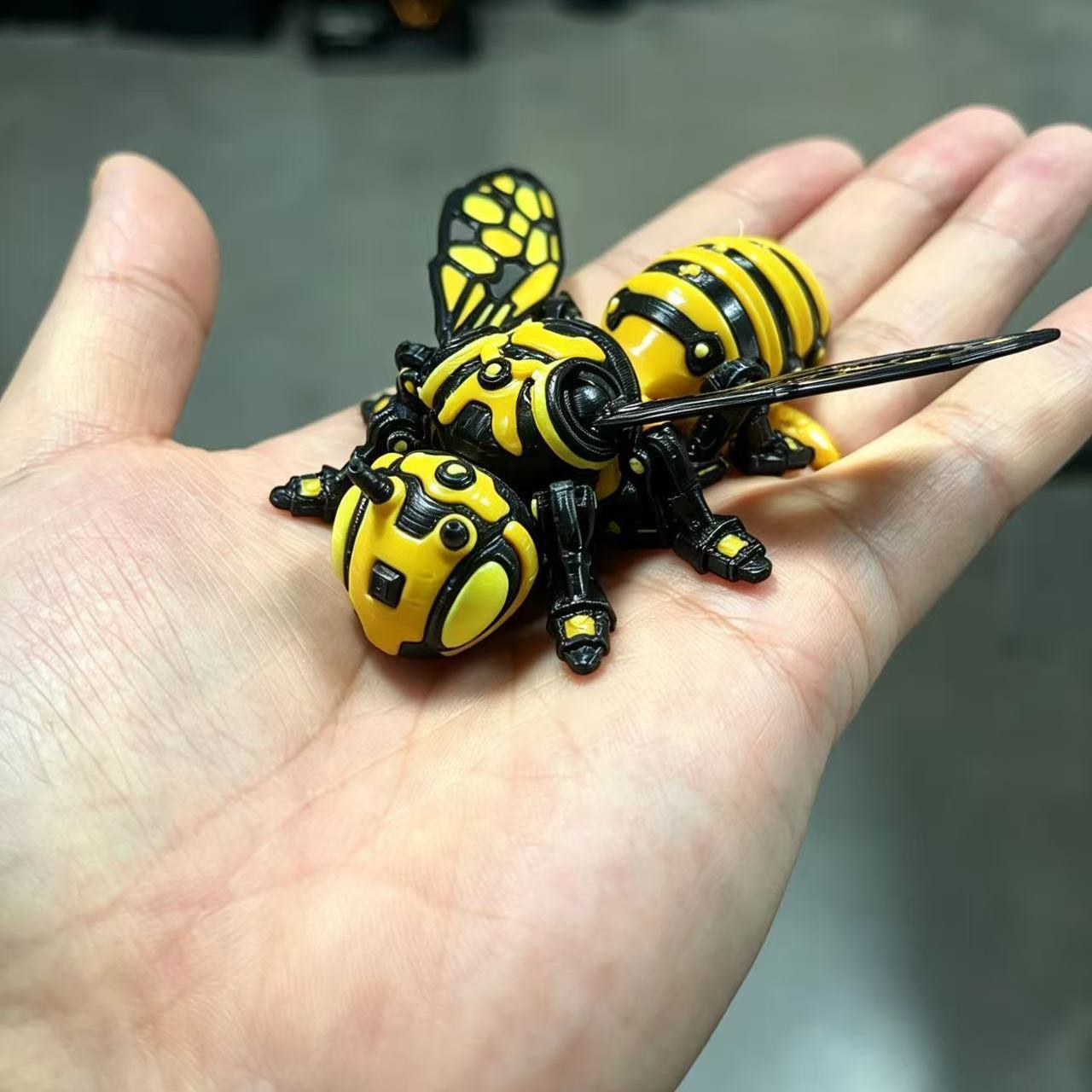3D Printed Jointed Movable Exquisite Bee Desktop Car Ornament Bumblebee Car Decoration Student Prize