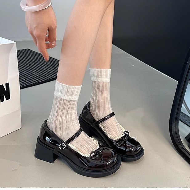 2026 nuevos zapatos franceses de botón único de base gruesa primavera y verano arco Marian Retro Lolita zapatos de cuero pequeños