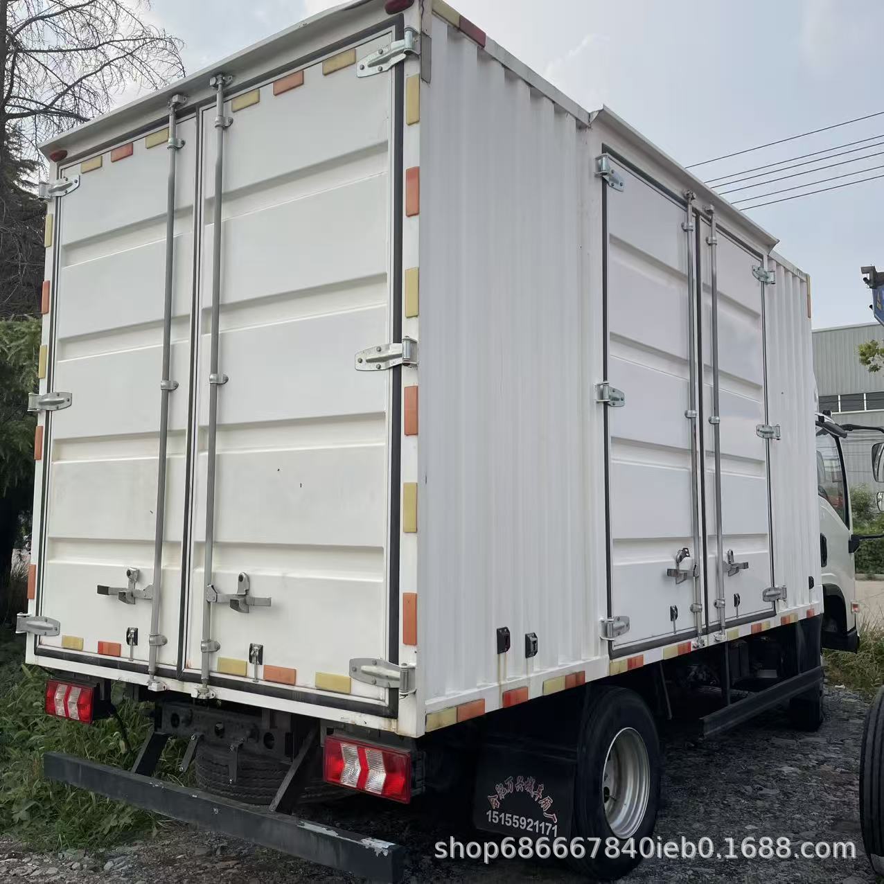 Factory cross-border exports of HOWO Shacman box-type cargo trucks to Africa, used 5-10 ton light trucks