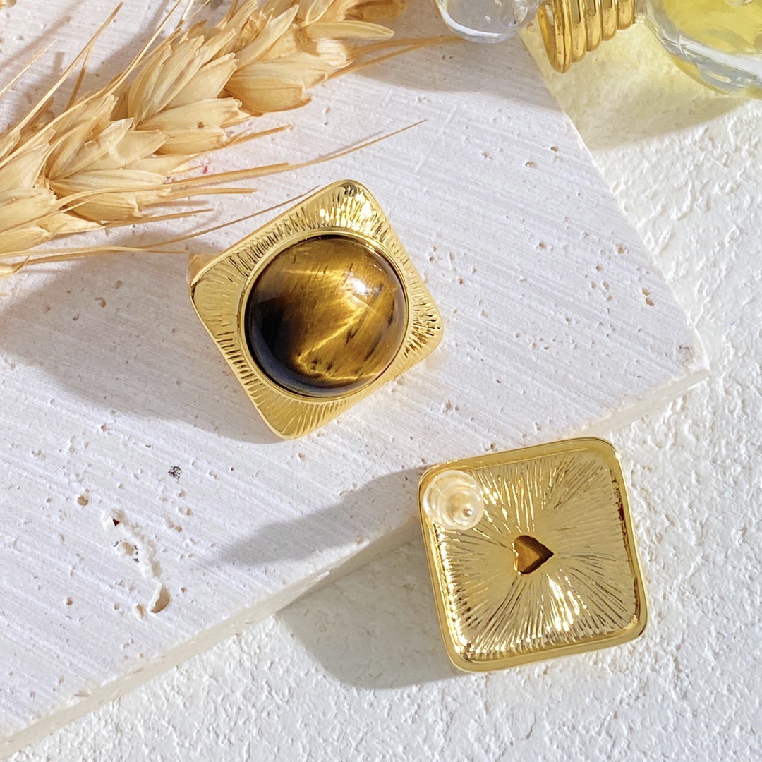 Fashionable retro geometric square stone inlay