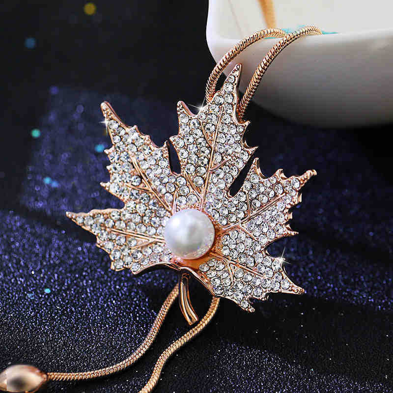 Japonés y coreano moda borla accesorios suéter cadena larga hoja de arce collar elegante retro simple Otoño e Invierno joyería de las mujeres