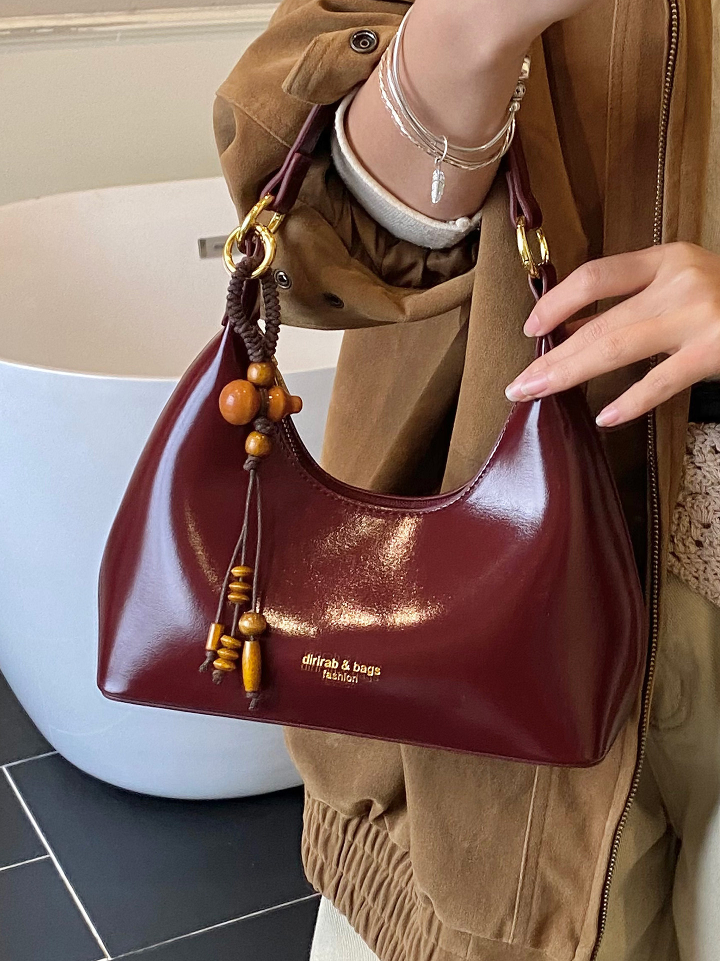 Nichezhong lujo ligero alto sentido brazalete para mujeres 2026 nuevo otoño invierno retro moda versátil viaje mochila de hombro