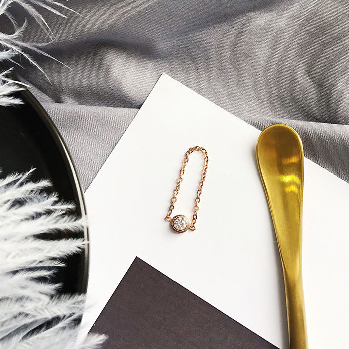 Collar de burbujas de platillo volador pequeño de un solo diamante, cadena de clavícula de sentido avanzado para mujer, acero de titanio, oro de 18k, joyería que no se desvanece