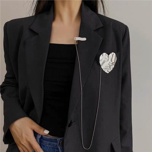 Ins-style hip-hop personality chain metal western accessories tassel heart trend influencer couple pin brooch for men and women