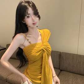 不规则斜肩黄色吊带背心女夏季泰式辣妹一字肩抹胸小上衣绝美