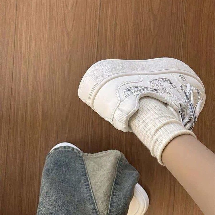 2026 verano nuevo plano antideslizante diario ligero frontal lazos de moda superficial estudiantes zapatos deportivos de mujer