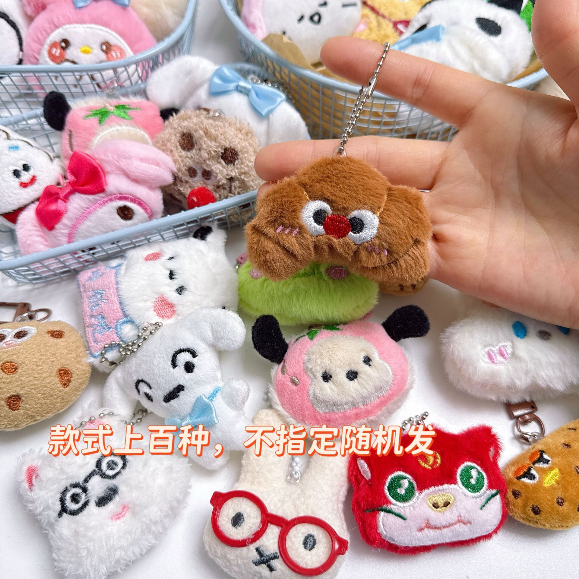 Colgante de Peluche para Mochila y Llaves image 11