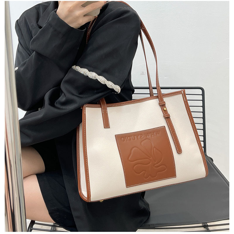 2026 New Model Women's Bags, Genuine Leather Women's Bags, Large Easy-To-Carry Shoulder Bags, Niche High-End Cowhide Women's Bags, Wholesale in Guangzhou