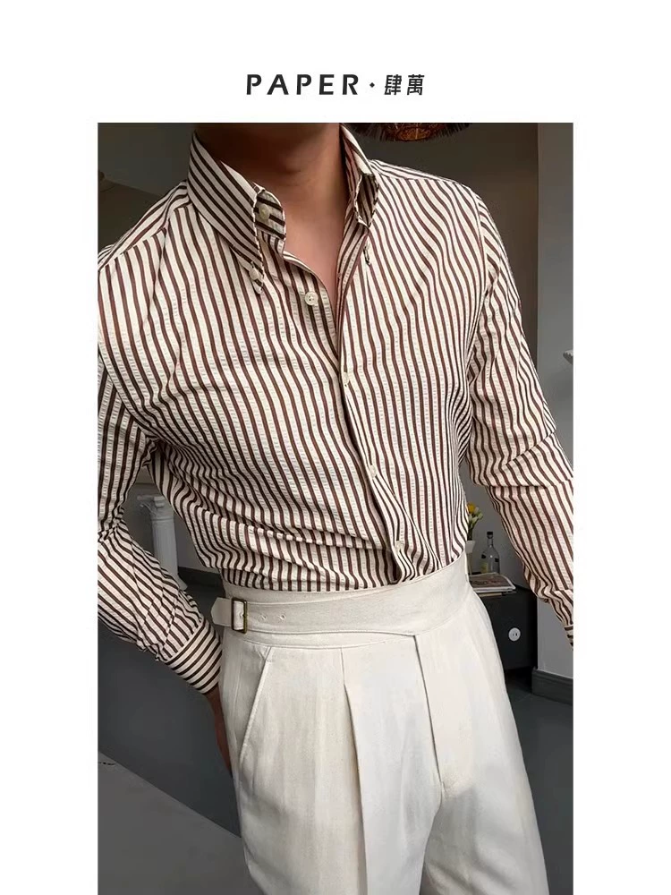 Летняя casual и клетчатая? Оригинальный текст: "2024 Casual and Casual Seersucker Shirt, Fashionable Retro Button Wide Angle Collar Lining, Everyday Versatility and Temperament for Men". Translation should maintain meaning: 