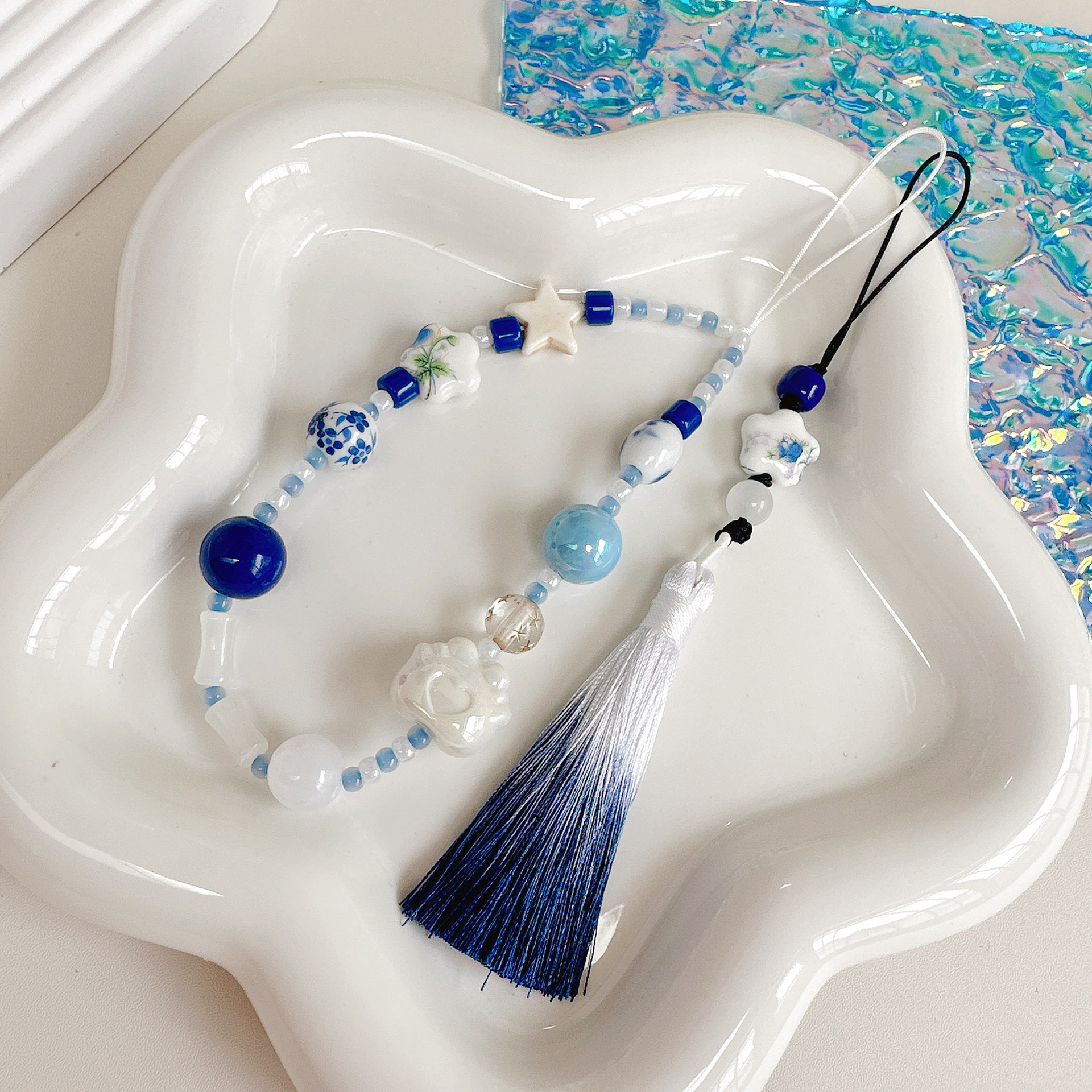 New Chinese antique blue and white porcelain pattern ceramic mobile phone lanyard mobile phone pendant bag pendant creative gift