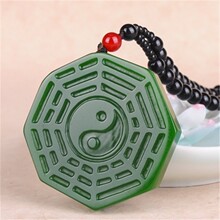 碧玉色八卦吊坠黄龙玉八卦玉坠外蒙玉八卦玉牌菠菜绿玉佩批发