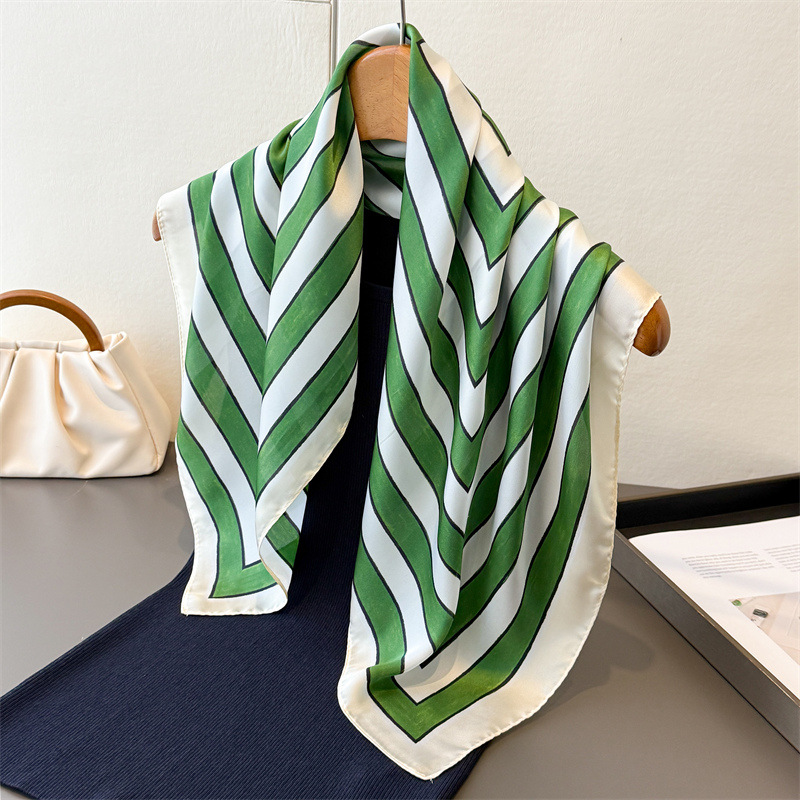 Stripes geométricas nuevas bufandas de seda de simulación bufandas cuadradas de alta calidad bufandas de hombro de cuello de correa pequeña bufandas cuadradas bufandas