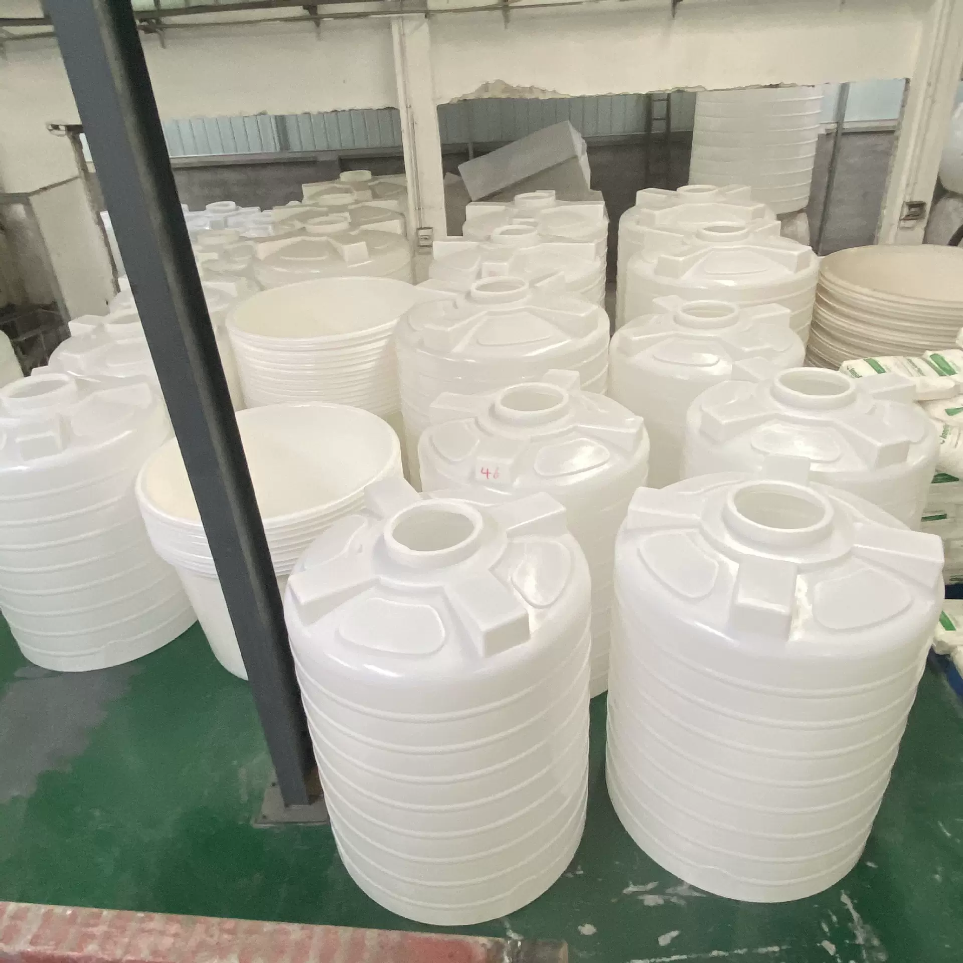 1吨2吨3吨5吨滚塑水塔塑料牛筋储罐外加剂的循环复配桶水处理储水